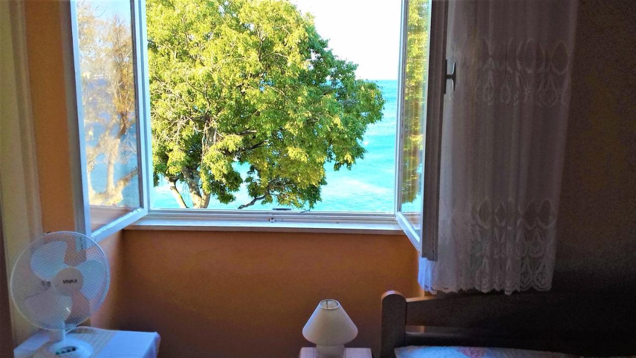 Branko Fabijanic Front Row By The Sea Apartamento Selce Exterior foto