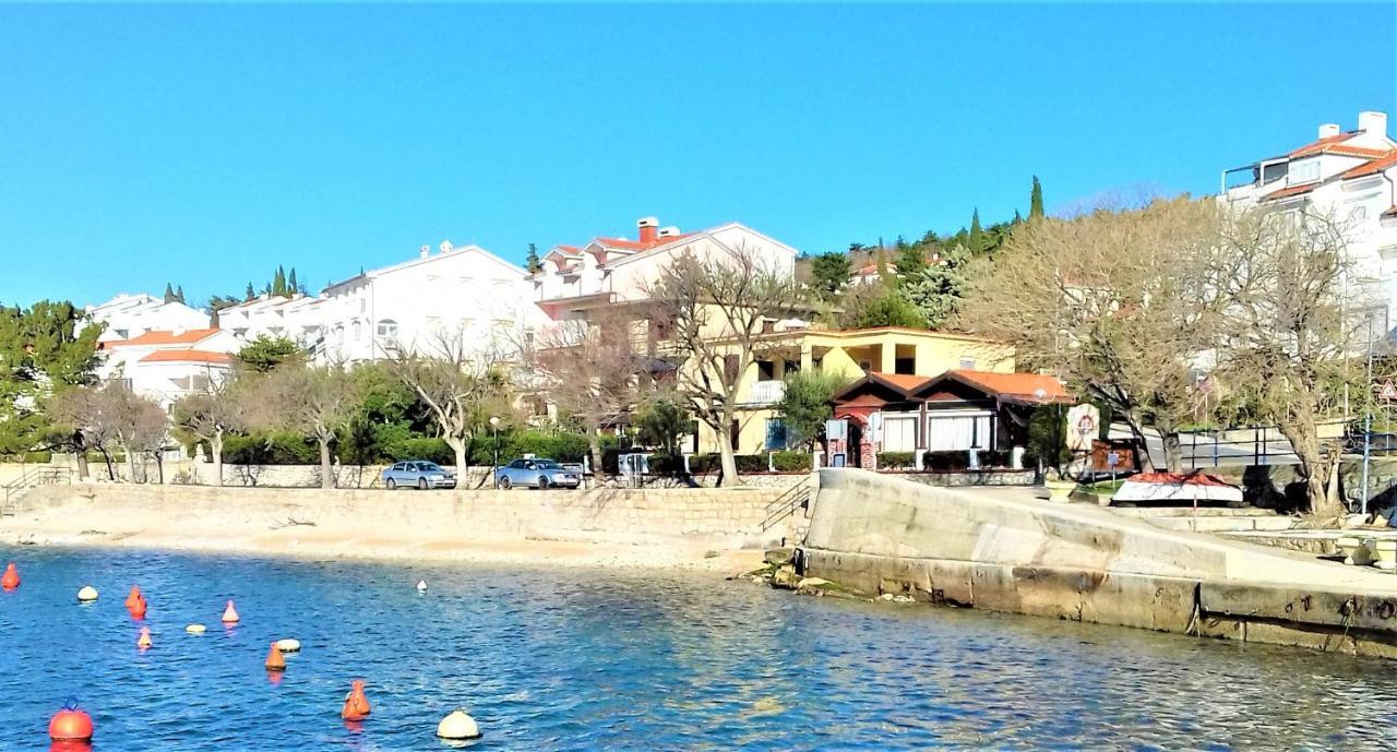 Branko Fabijanic Front Row By The Sea Apartamento Selce Exterior foto