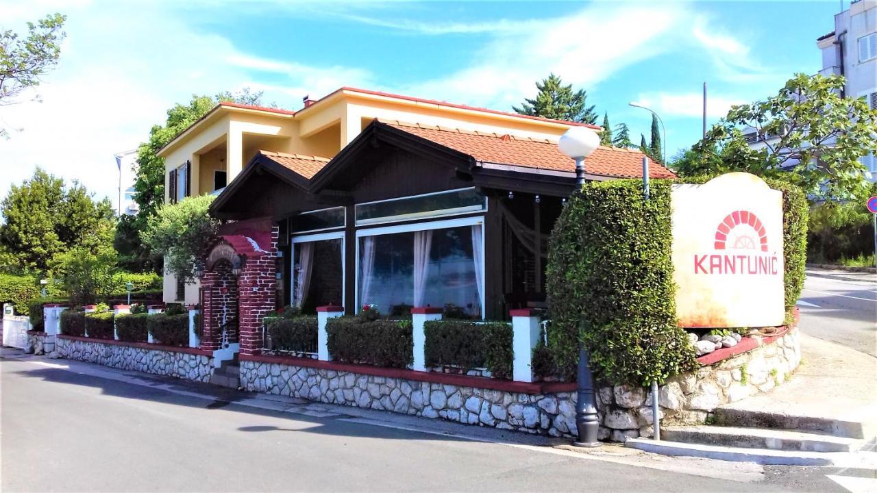 Branko Fabijanic Front Row By The Sea Apartamento Selce Exterior foto